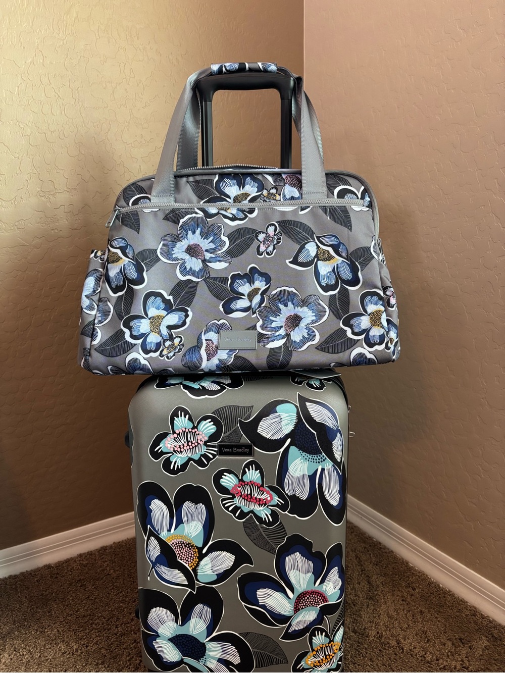 VERA BRADLEY 💙🩵 ReActive Travel Duffel - Blooms Shower